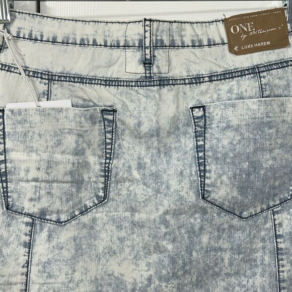 One Teaspoon Acid Wash Lightweight Harem Shorts(Size 28) - Picture 9 of 11
